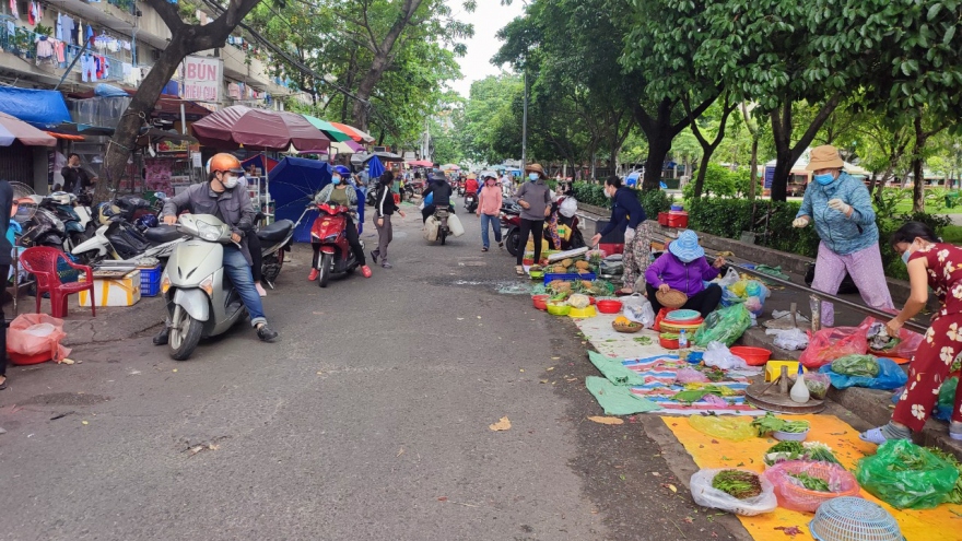 TP.HCM dừng chợ tự phát, cấm tụ tập quá 3 người nơi công cộng
