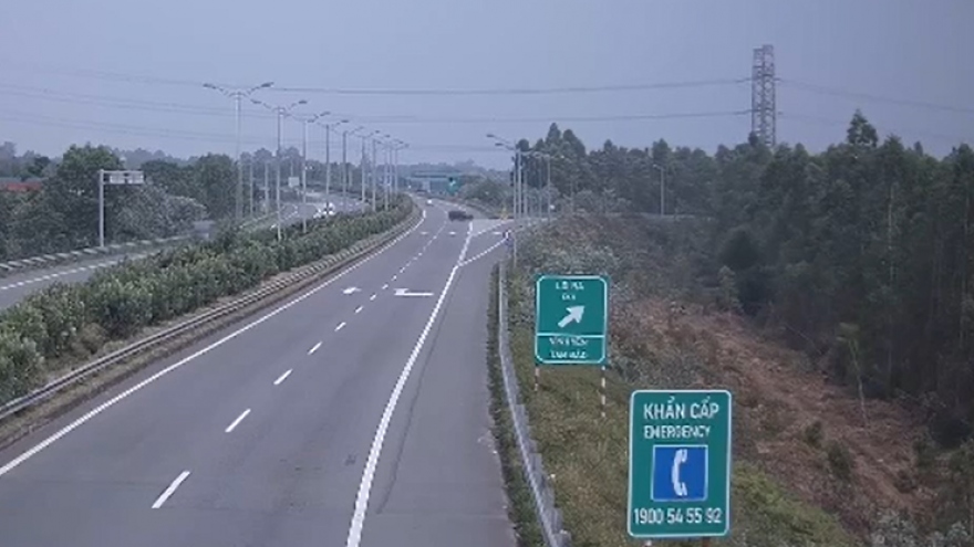 Nữ tài xế đi ngược chiều trên cao tốc Nội Bài-Lào Cai bị phạt 17 triệu đồng
