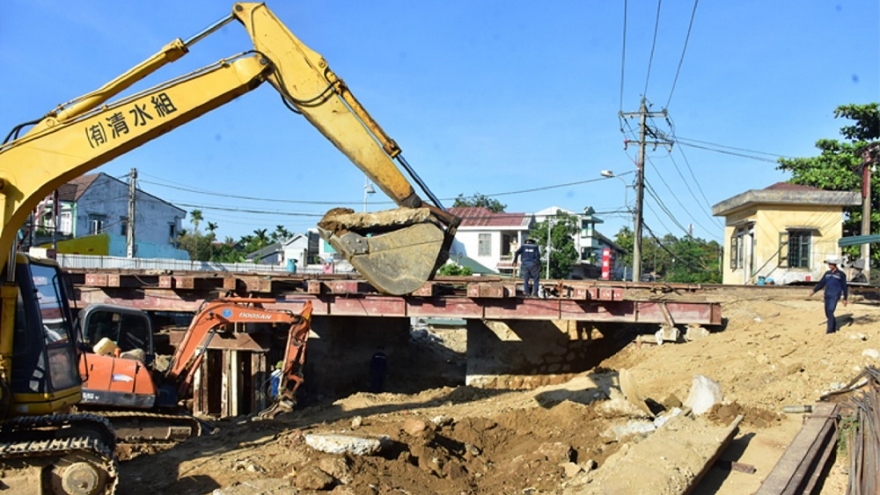 Thừa Thiên Huế yêu cầu đẩy nhanh tiến độ cầu chui đường sắt Bắc-Nam