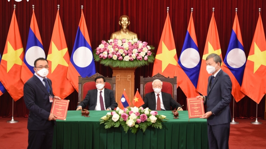 
        Dấu mốc 44 năm Việt Nam – Lào ký bản Hiệp ước Hữu nghị và Hợp tác 
                              