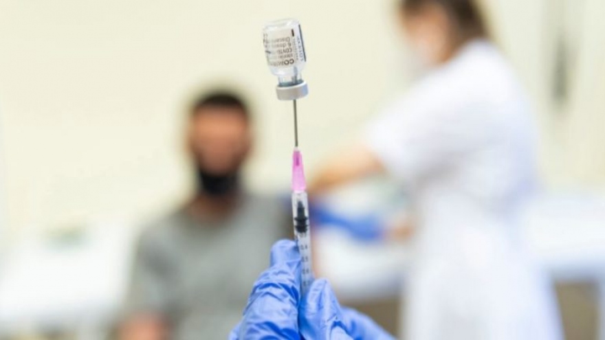 Nhân viên y tế Hungary bắt buộc phải tiêm vaccine COVID-19 trước ngày 1/9