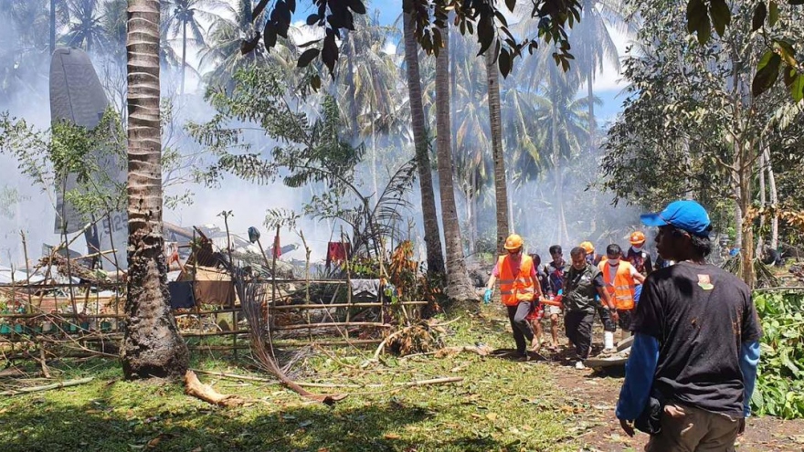 Philippines điều tra vụ máy bay rơi, trao huân chương cho binh sĩ hy sinh