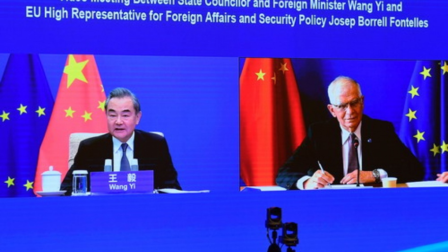 Trung Quốc kêu gọi EU gạt bỏ mọi sự “can nhiễu” để tiến lên phía trước