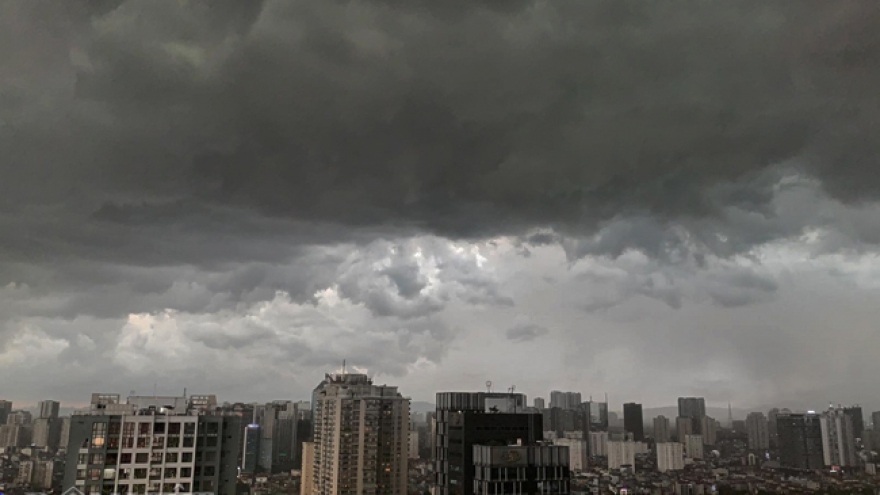 Thời tiết hôm nay (24/7): Cảnh báo mưa dông trong nội thành Hà Nội