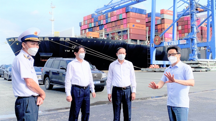 Phó Thủ tướng Vũ Đức Đam kiểm tra công tác phòng, chống dịch tại Cụm cảng Tân Cảng-Cái Mép