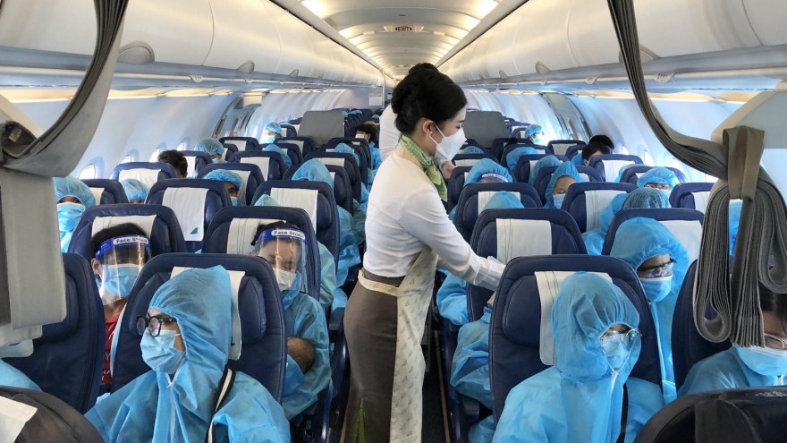 Vỡ oà niềm vui trên chuyến bay Bamboo Airways chở người Gia Lai từ TP.HCM
