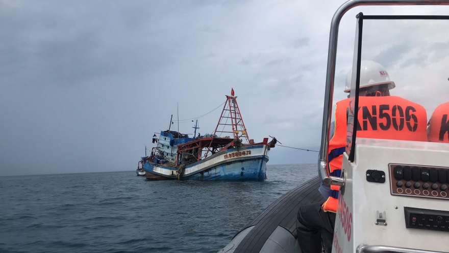 Kiểm ngư Vùng V tuần tra vùng biển Tây Nam chống khai thác bất hợp pháp