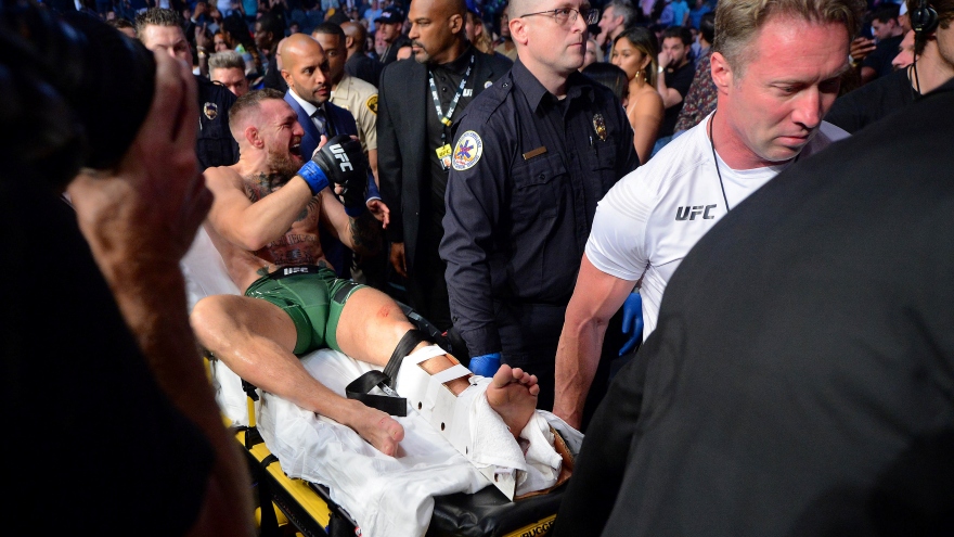 Conor McGregor chấn thương kinh hoàng ở sự kiện UFC 264