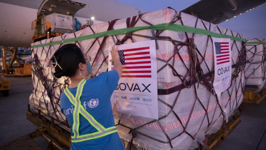 Việt Nam tiếp nhận hơn 3 triệu liều vaccine Moderna của Mỹ qua COVAX