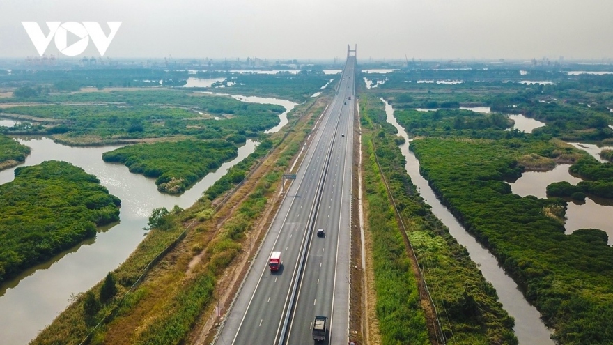 Đến năm 2025, cơ bản hoàn thành tuyến đường bộ cao tốc Bắc - Nam phía Đông