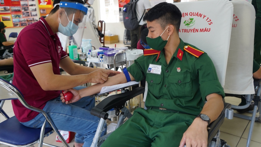 Trường Sĩ quan Kỹ thuật Quân sự tham gia hiến hơn 300 đơn vị máu