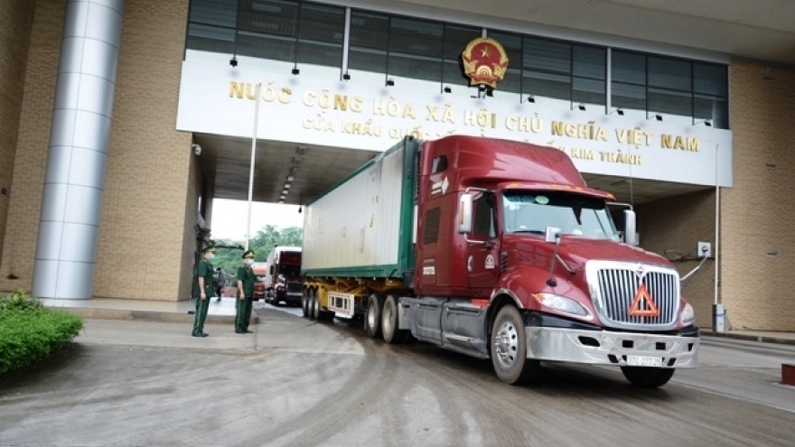 Xe chở hàng xuất nhập khẩu tới Lào Cai chỉ được lưu thông trên cao tốc