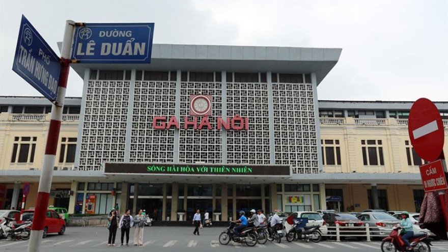 Tạm ngừng bán vé tàu cho hành khách đi và đến ga Hà Nội