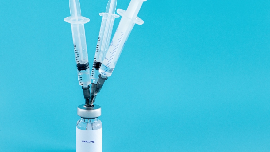 Liều vaccine Covid-19 thứ ba có cần thiết trong cuộc chiến chống biến thể Delta?