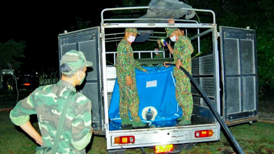 Sư đoàn Bộ binh 2 (Quân khu 5) tiến hành phun khử khuẩn vùng dịch tại Gia Lai