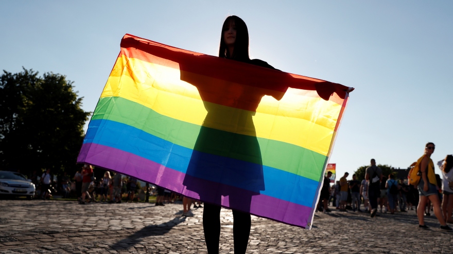 EU cảnh cáo Hungary sẽ bị trừng phạt nếu không sửa luật kì thị đồng tính