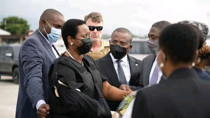 Phu nhân cố Tổng thống Haiti xuất viện, trở về nước tham dự lễ tang chồng