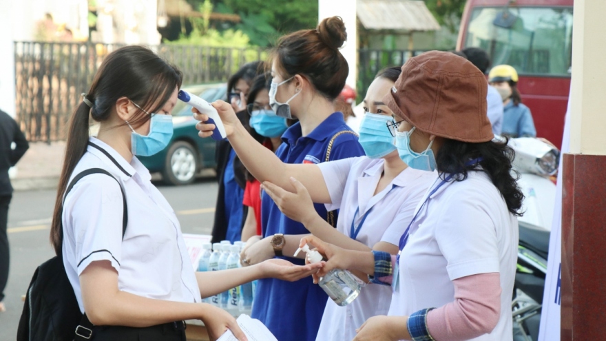 Bắc Giang phê bình Chủ tịch huyện, đề nghị kỷ luật cán bộ vì có thí sinh dương tính đi thi