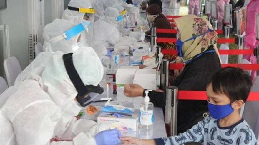 Indonesia tăng tốc tiêm vaccine bảo vệ trẻ em trước đại dịch Covid-19