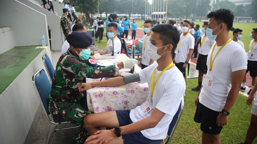 Quân đội Indonesia triển khai hỗ trợ truy vết, điều trị và chủng ngừa Covid-19