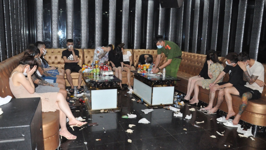 Gần 50 nam, nữ sử dụng chất ma túy trong quán karaoke giữa mùa dịch
