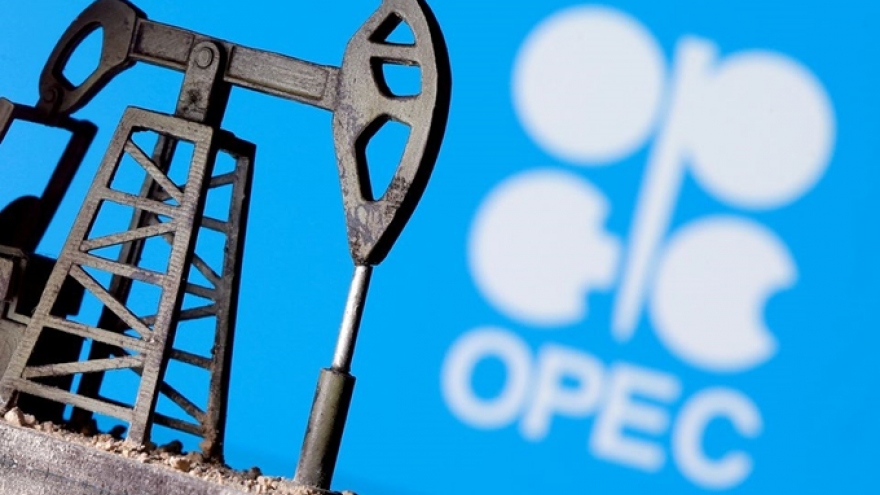 OPEC+ họp trở lại để giải quyết bất đồng xung quanh việc tăng sản lượng khai thác