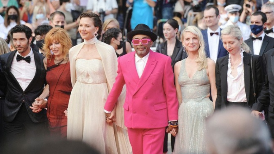 Giới phê bình lên tiếng: "Thật xấu hổ khi Cannes 2021 vẫn xem thường phái nữ"