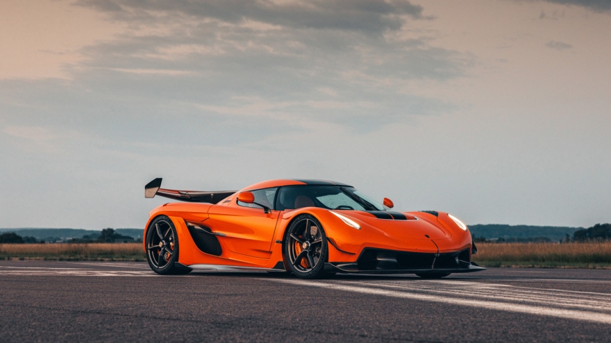 Koenigsegg xuất xưởng chiếc Jesko thương mại đầu tiên