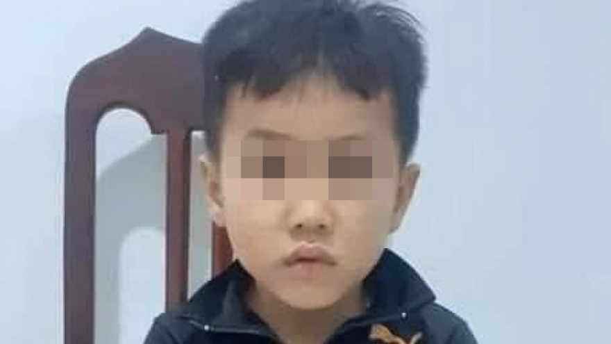 Hình ảnh cháu bé 10 tuổi bị bán sang Trung Quốc lan truyền trên mạng là ảnh chế
