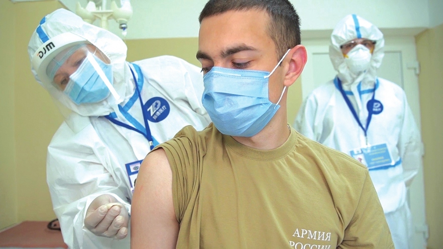 Nga bắt đầu tiêm vaccine Covid-19 mũi nhắc lại để đối phó biến thể Delta