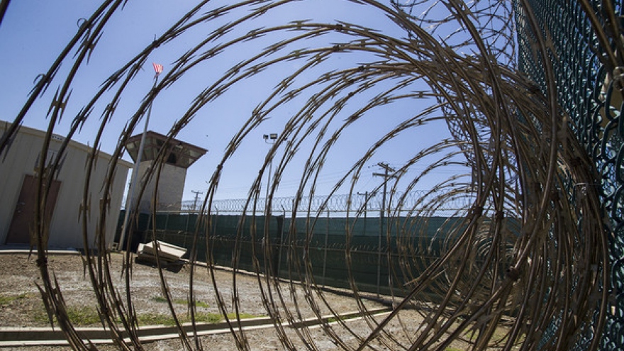 Chính quyền Tổng thống Mỹ Biden chuyển tù nhân đầu tiên khỏi trại giam Guantanamo