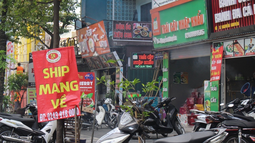 Nhà hàng, quán ăn ở Hà Nội chấp hành “bán mang về”