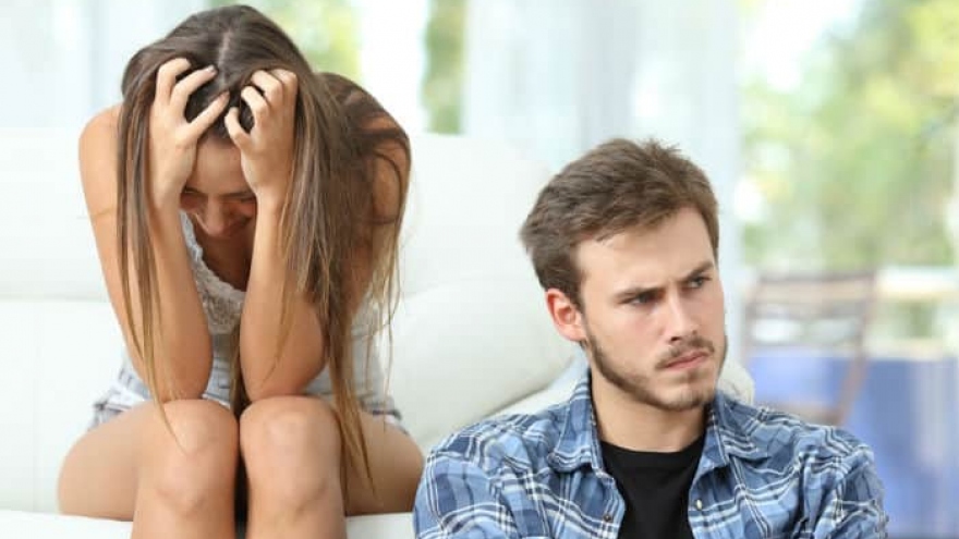 Làm thế nào để đối phó với bạn trai hay ghen?