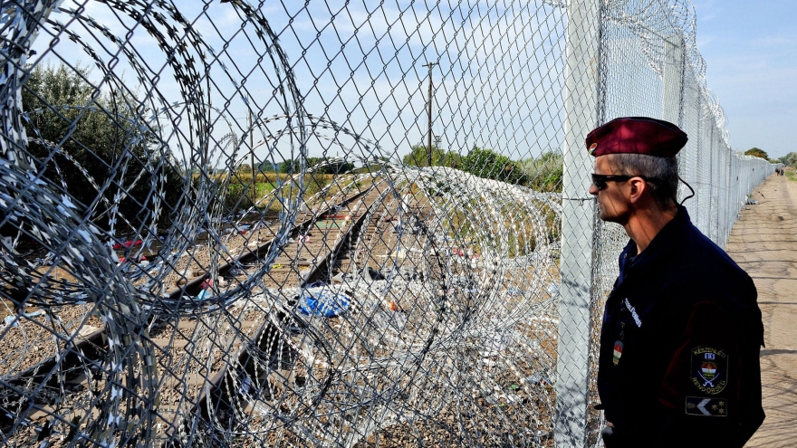 Ủy ban châu Âu kiện Hungary vi phạm các quy tắc về việc xin tị nạn