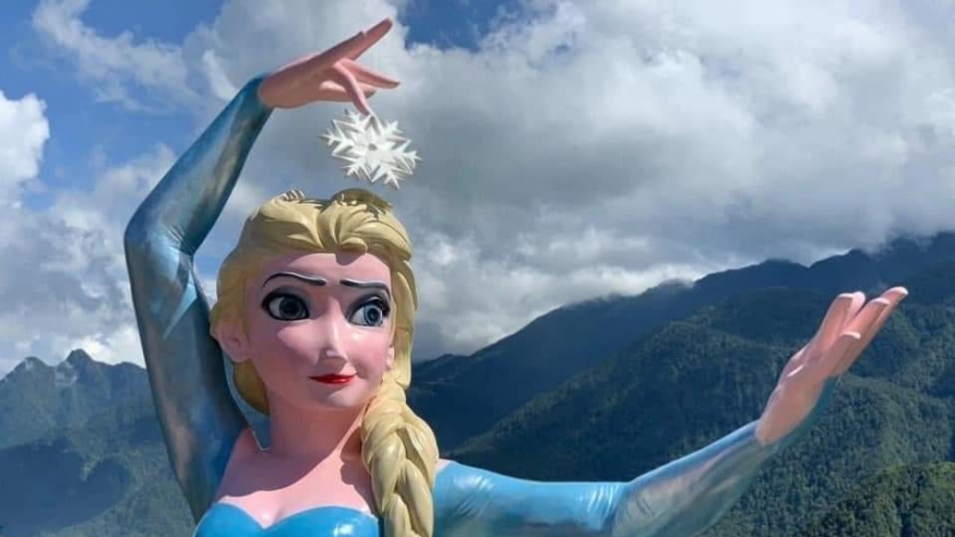 Cư dân mạng lại "dậy sóng" về bức tượng Elsa chướng mắt tại Sa Pa