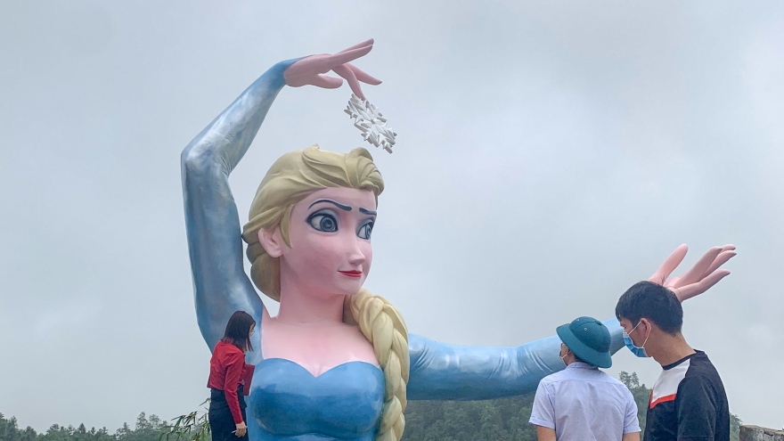 Sa Pa yêu cầu dừng thi công, tháo dỡ tượng Elsa trước ngày 21/7