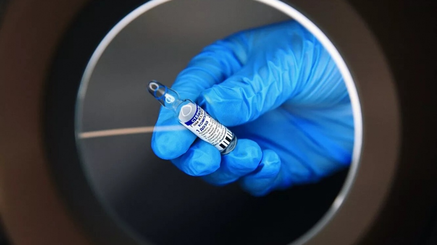 Nga bắt đầu thử nghiệm vaccine Sputink V ngừa Covid-19 ở trẻ vị thành niên