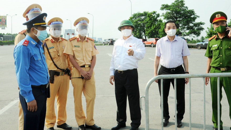 Lãnh đạo Hà Nội trực tiếp kiểm tra phân luồng giao thông tại cửa ngõ Thủ đô
