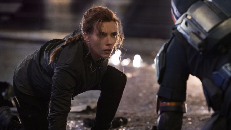 Disney tìm cách buộc Scarlett Johansson phải hoà giải trong vụ kiện "Black Widow"