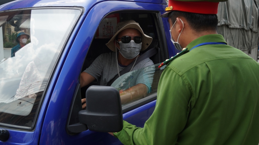 Hà Nội tiếp tục xử phạt gần 900 trường hợp vi phạm phòng chống dịch