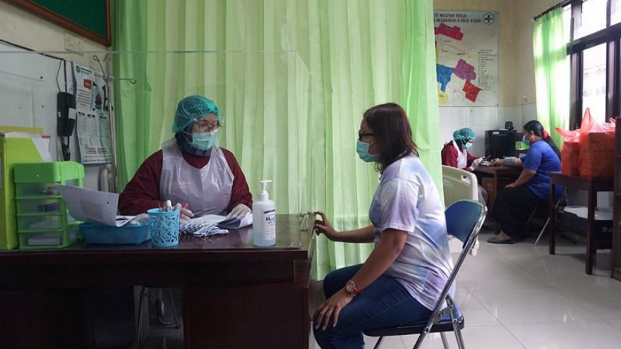 Indonesia tiêm vaccine Covid-19 cho phụ nữ mang thai