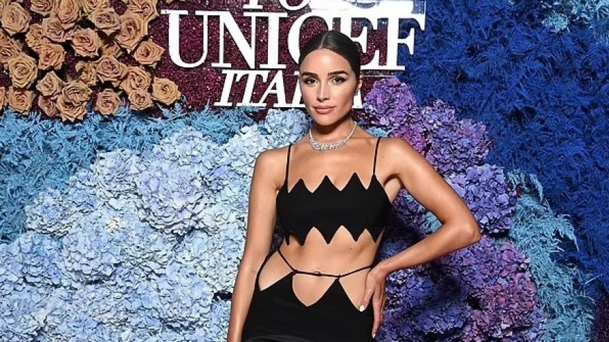 Hoa hậu Olivia Culpo đẹp cuốn hút trong gala từ thiện ở Ý