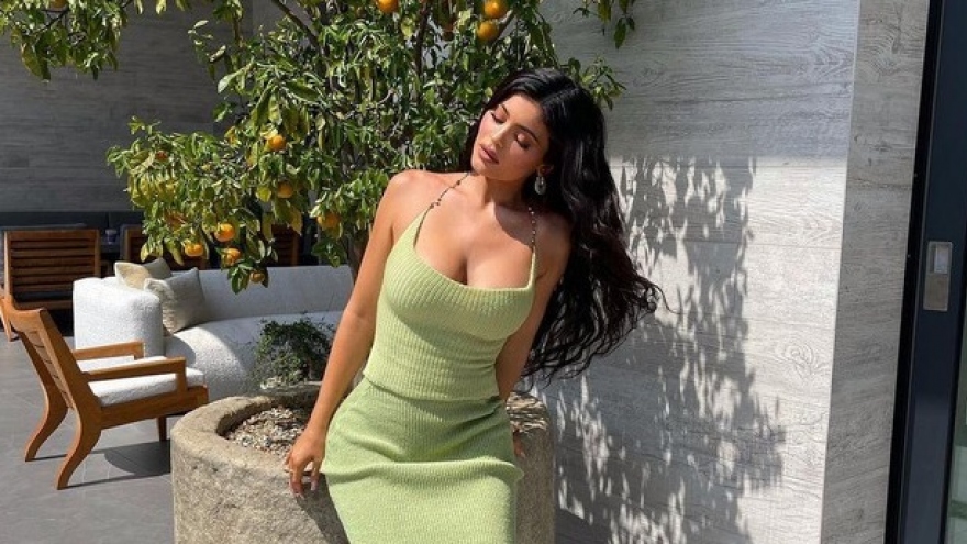 Kylie Jenner gợi cảm đón sinh nhật tuổi 24