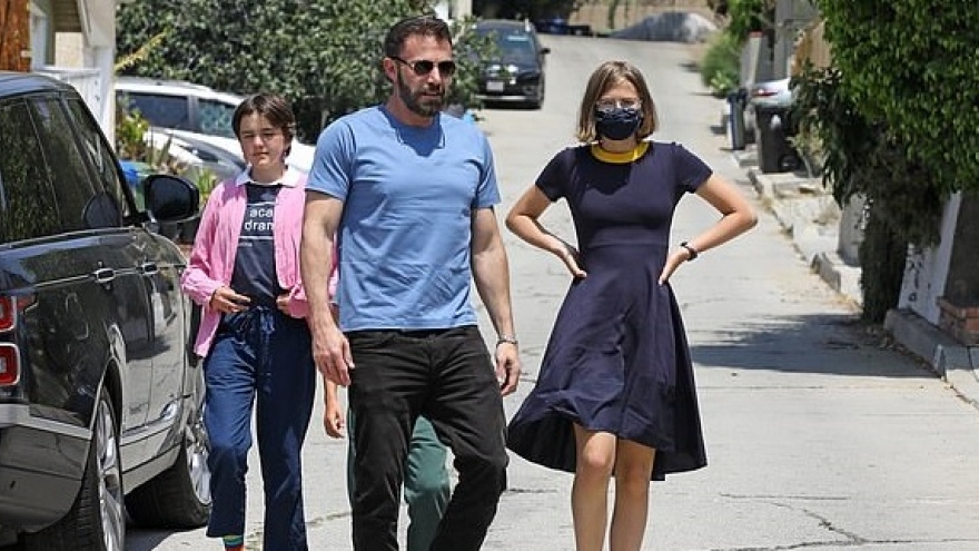 Ben Affleck đón sinh nhật tuổi 49 bên các con