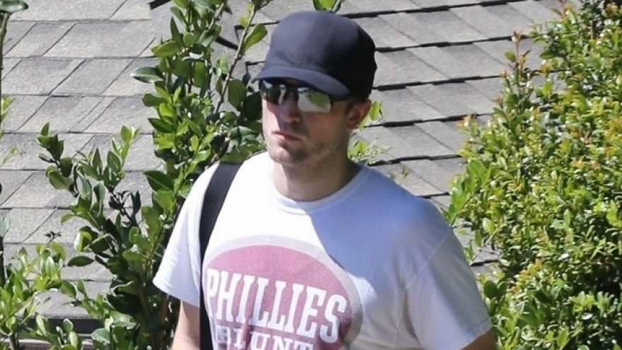 Robert Pattinson tái xuất với diện mạo già nua, khác lạ trên phố