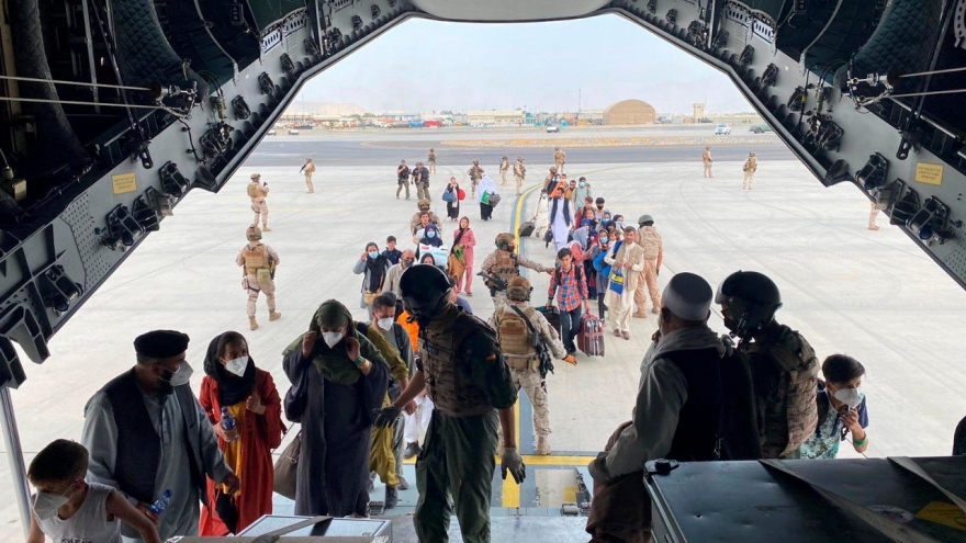 Taliban thiết lập trật tự xung quanh sân bay Kabul - Phương Tây nỗ lực sơ tán