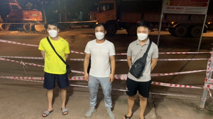 Lái xe hướng dẫn khách khai báo gian dối để "vượt chốt" vào địa bàn Quảng Ninh