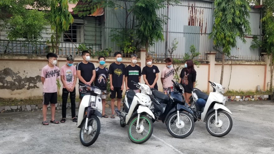 Nhóm thanh thiếu niên lạng lách, đánh võng thông chốt kiểm dịch tại Hà Nội