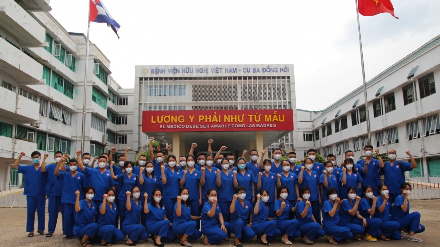 50 bác sĩ, nhân viên y tế tỉnh Quảng Bình lên đường hỗ trợ TP.HCM chống dịch
