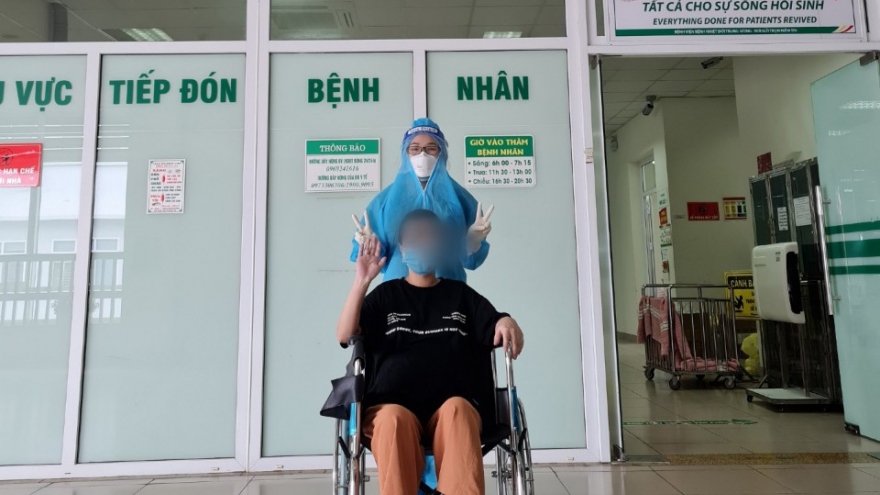Thai phụ mắc COVID-19 từng bị tổn thương phổi nghiêm trọng được xuất viện